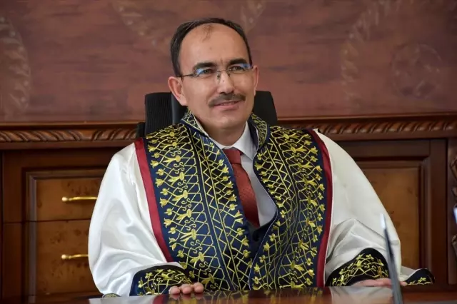 BŞEÜ Rektörü Prof. Dr. Beydemir görevine başladı BŞEÜ Rektörü Prof. Dr. Beydemir görevine başladı