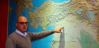 Mgk: Doç. Dr. Gürson: Hudutta oluşan fotoğraf, Türkiye'nin hangi yükü taşıdığını gösteriyor Mgk: Doç. Dr. Gürson: Hudutta oluşan fotoğraf, Türkiye'nin hangi yükü taşıdığını gösteriyor