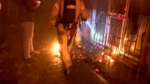 Fatih'te markette yangın çıktı