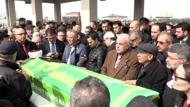 Hafız ve mevlithan İsmail Coşar ile eşi için Kocatepe Camisi'nde cenaze töreni düzenlendi (3) Hafız ve mevlithan İsmail Coşar ile eşi için Kocatepe Camisi'nde cenaze töreni düzenlendi (3)