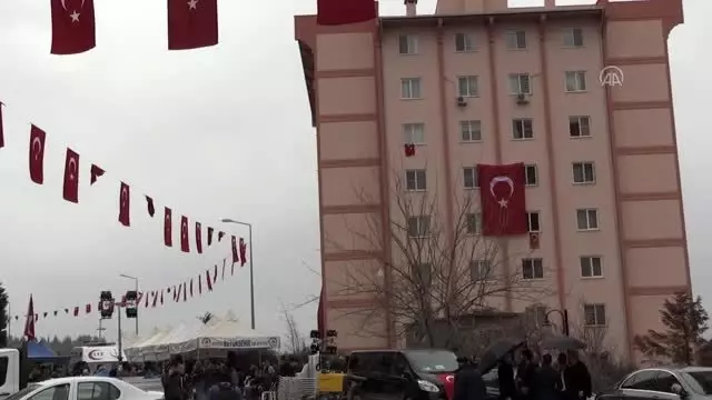 İdlib'de şehit olan Uzman Onbaşı Akman Denizli'de son yolculuğuna uğurlandı İdlib'de şehit olan Uzman Onbaşı Akman Denizli'de son yolculuğuna uğurlandı