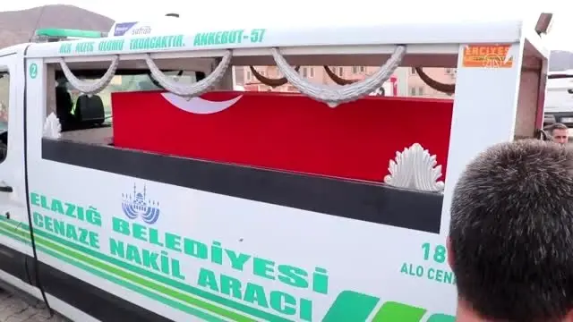 İdlib şehidi Uzman Onbaşı Ragıp Soylu Coşkun, son yolculuğuna uğurlandı İdlib şehidi Uzman Onbaşı Ragıp Soylu Coşkun, son yolculuğuna uğurlandı