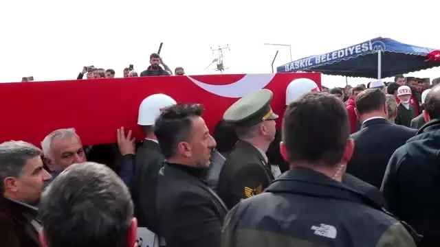 İdlib şehidi Uzman Onbaşı Ragıp Soylu Coşkun, son yolculuğuna uğurlandı İdlib şehidi Uzman Onbaşı Ragıp Soylu Coşkun, son yolculuğuna uğurlandı