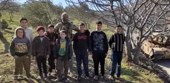 Hatice Yılmaz: İdlip'de rejimin bombaladığı köydeki çocukların dramı şehidin mesajlarında Hatice Yılmaz: İdlip'de rejimin bombaladığı köydeki çocukların dramı şehidin mesajlarında