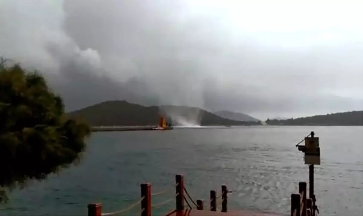 Kaş'ta marinada çıkan hortum korkuttu