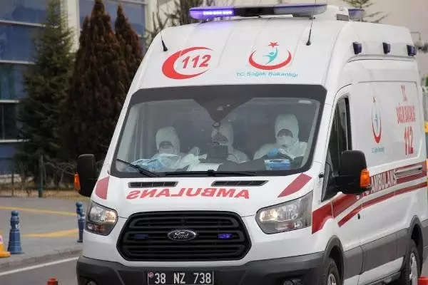 Kayseri'de yaşlı kadın, umre dönüşü koronavirüs şüphesiyle gözlem altına alındı Kayseri'de yaşlı kadın, umre dönüşü koronavirüs şüphesiyle gözlem altına alındı