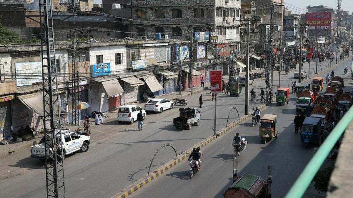 Pakistan'da 5 katlı bina çöktü: 3 ölü, 22 yaralı
