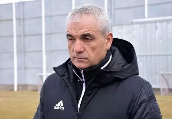 Rıza Çalımbay'dan Mert Hakan ve Emre Kılınç açıklaması Rıza Çalımbay'dan Mert Hakan ve Emre Kılınç açıklaması