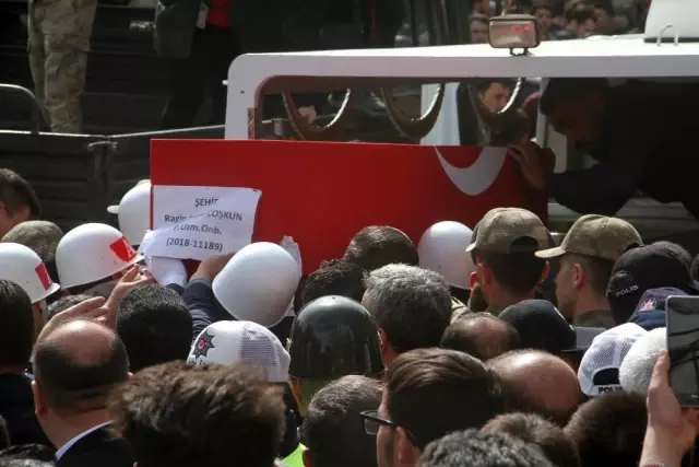 Şehit olmak kalbime doğuyor diyen İdlib şehidini son yolculuğuna binler uğurladı
