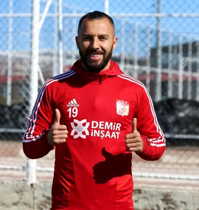 Sivassporlu Yasin Öztekin şampiyonluğa inanıyor Sivassporlu Yasin Öztekin şampiyonluğa inanıyor