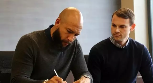Tim Howard, hem hissedarı hem de sportif direktörü olduğu kulübün kalecisi oldu Tim Howard, hem hissedarı hem de sportif direktörü olduğu kulübün kalecisi oldu