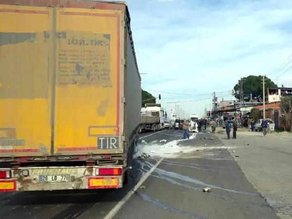 TIR'ın kırmızı ışıkta bekleyen araçlara çarptığı kaza kamerada! TIR'ın kırmızı ışıkta bekleyen araçlara çarptığı kaza kamerada!