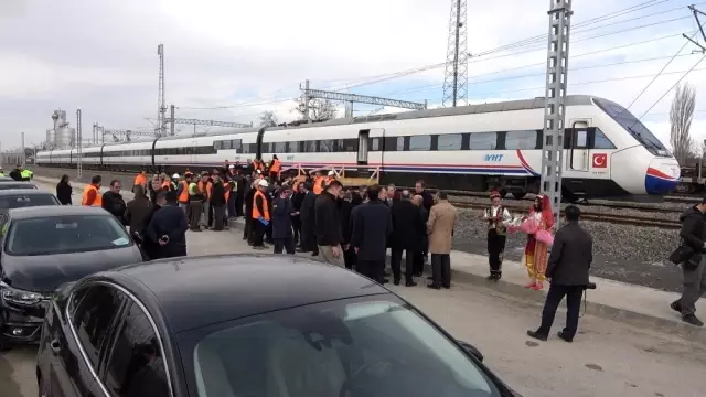 Ulaştırma Bakanı Turhan, Ankara-Sivas YHT hattında ilk test sürüşünü yaptı