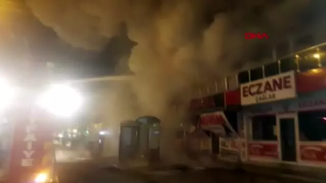 Van erciş'te 4 katlı iş merkezi yandı