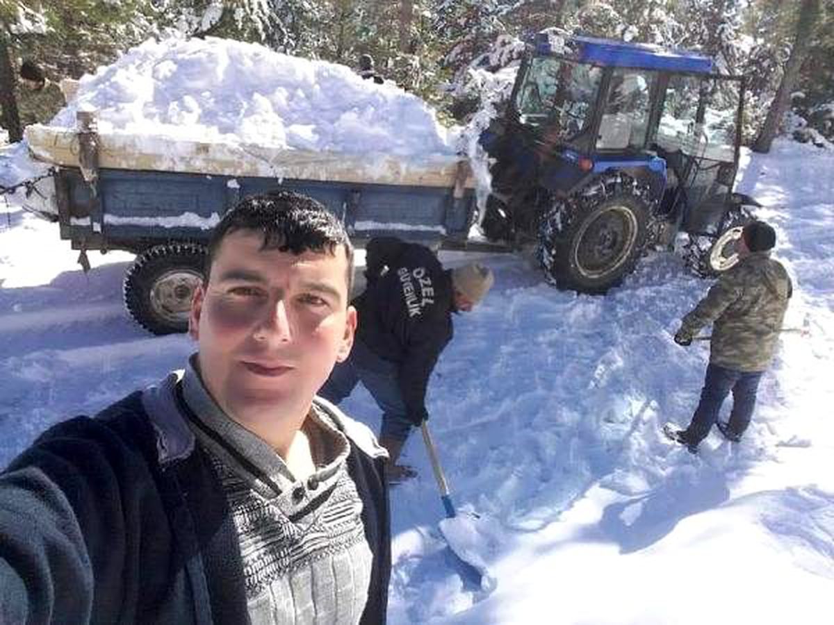 Yaz şerbeti için kar toplayıp, kuyularda saklıyorlar