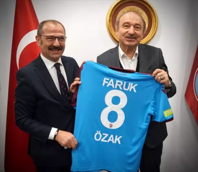A Milli Takım Teknik Direktörü Şenol Güneş'ten Trabzonspor'a ziyaret A Milli Takım Teknik Direktörü Şenol Güneş'ten Trabzonspor'a ziyaret