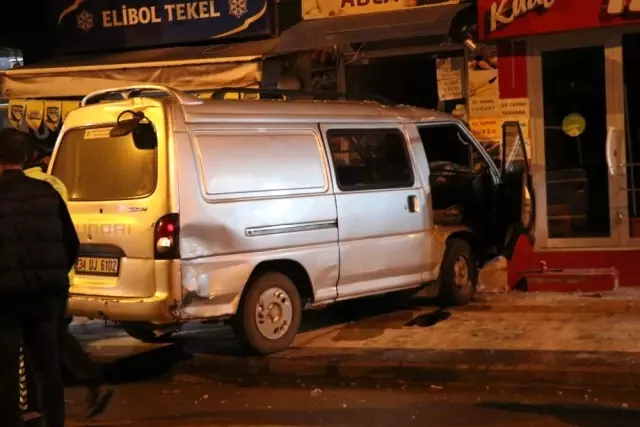 Alkollü sürücü dükkana çarparak durdu