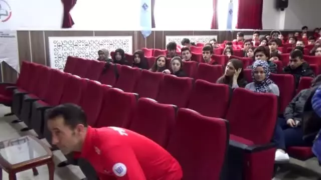 Ampute Milli Futbol Takımı Teknik Direktörü Çakmak'tan Mehmetçiğe destek Ampute Milli Futbol Takımı Teknik Direktörü Çakmak'tan Mehmetçiğe destek