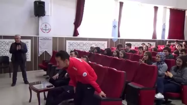 Ampute Milli Futbol Takımı Teknik Direktörü Çakmak'tan Mehmetçiğe destek Ampute Milli Futbol Takımı Teknik Direktörü Çakmak'tan Mehmetçiğe destek
