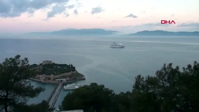 Aydın kuşadası'na sezonun ilk kruvaziyer gemisi yanaştı Aydın kuşadası'na sezonun ilk kruvaziyer gemisi yanaştı