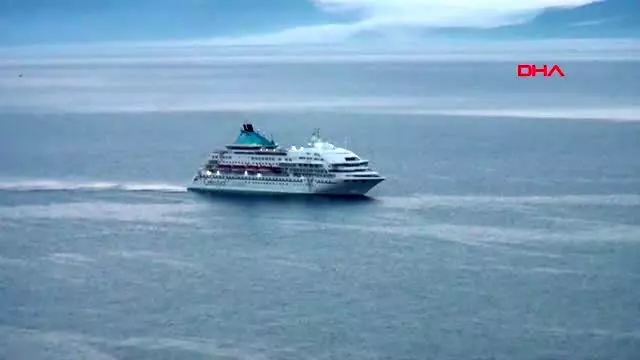 Aydın kuşadası'na sezonun ilk kruvaziyer gemisi yanaştı Aydın kuşadası'na sezonun ilk kruvaziyer gemisi yanaştı