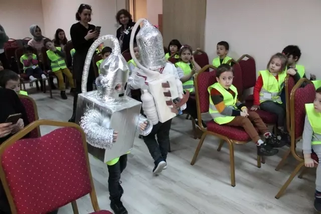Çöpten defile