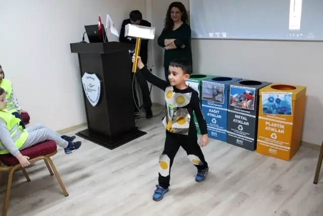 Çöpten defile