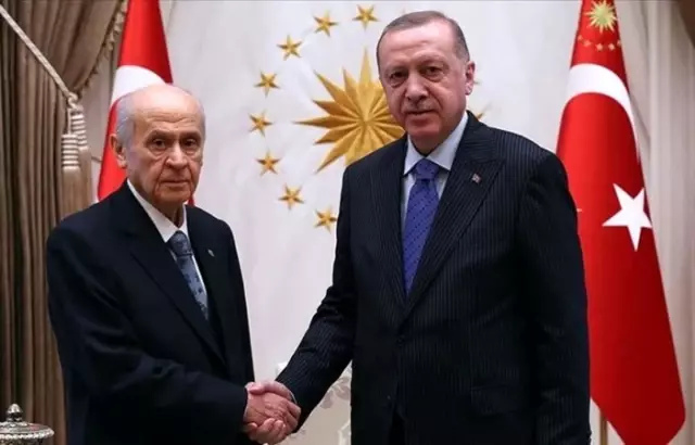 Cumhurbaşkanı Erdoğan ile MHP Genel Başkanı Bahçeli telefonda görüştü Cumhurbaşkanı Erdoğan ile MHP Genel Başkanı Bahçeli telefonda görüştü