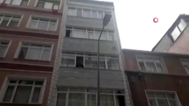 Fatih'te genç kız evinde ölü bulundu