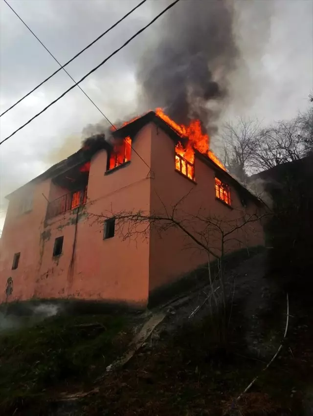 Giresun�da çıkan yangında iki katlı ev kullanılamaz hale geldi Haberler