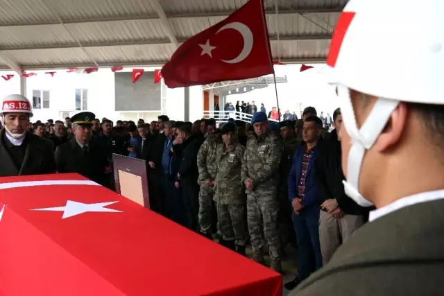 İdlib şehidi Gaziantep'te son yolculuğuna uğurlandı İdlib şehidi Gaziantep'te son yolculuğuna uğurlandı