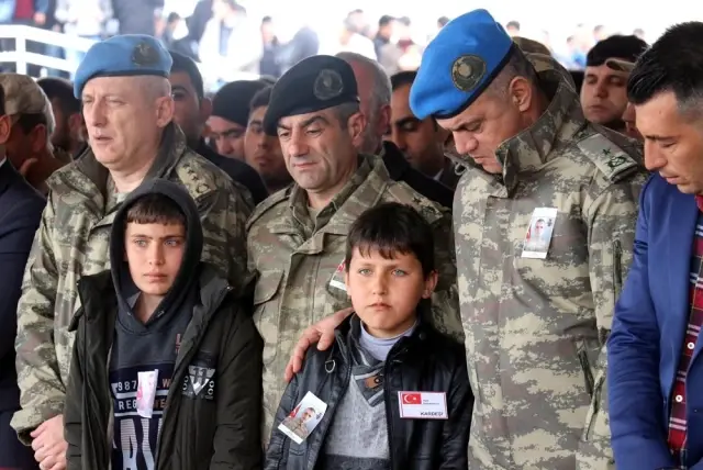 İdlib şehidi Gaziantep'te son yolculuğuna uğurlandı İdlib şehidi Gaziantep'te son yolculuğuna uğurlandı