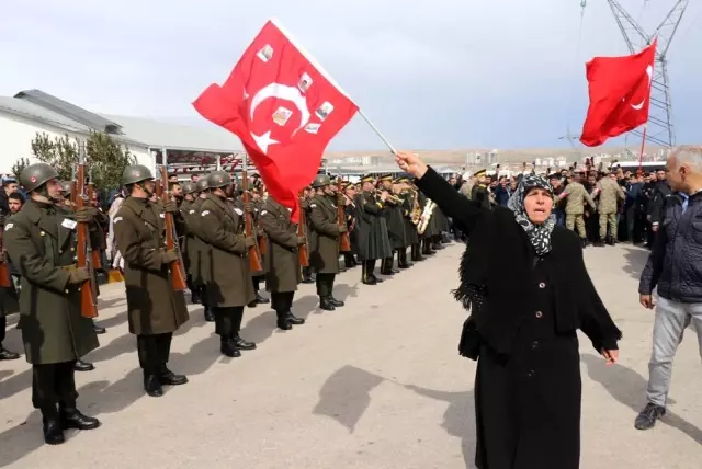 İdlib şehidi Gaziantep'te son yolculuğuna uğurlandı İdlib şehidi Gaziantep'te son yolculuğuna uğurlandı