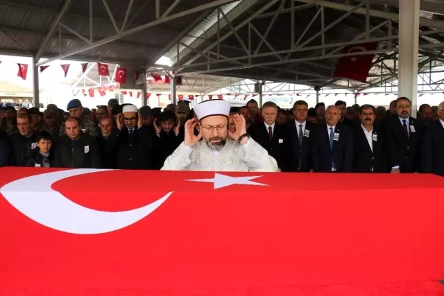İdlib şehidi Gaziantep'te son yolculuğuna uğurlandı İdlib şehidi Gaziantep'te son yolculuğuna uğurlandı