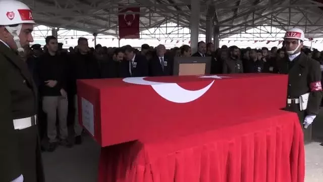 İdlib şehidi sözleşmeli er Enes Kaya son yolculuğuna uğurlandı İdlib şehidi sözleşmeli er Enes Kaya son yolculuğuna uğurlandı