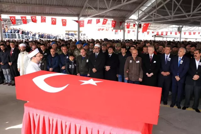 İdlib şehidi sözleşmeli er Enes Kaya son yolculuğuna uğurlandı İdlib şehidi sözleşmeli er Enes Kaya son yolculuğuna uğurlandı