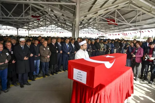 İdlib şehidi sözleşmeli er Enes Kaya son yolculuğuna uğurlandı İdlib şehidi sözleşmeli er Enes Kaya son yolculuğuna uğurlandı
