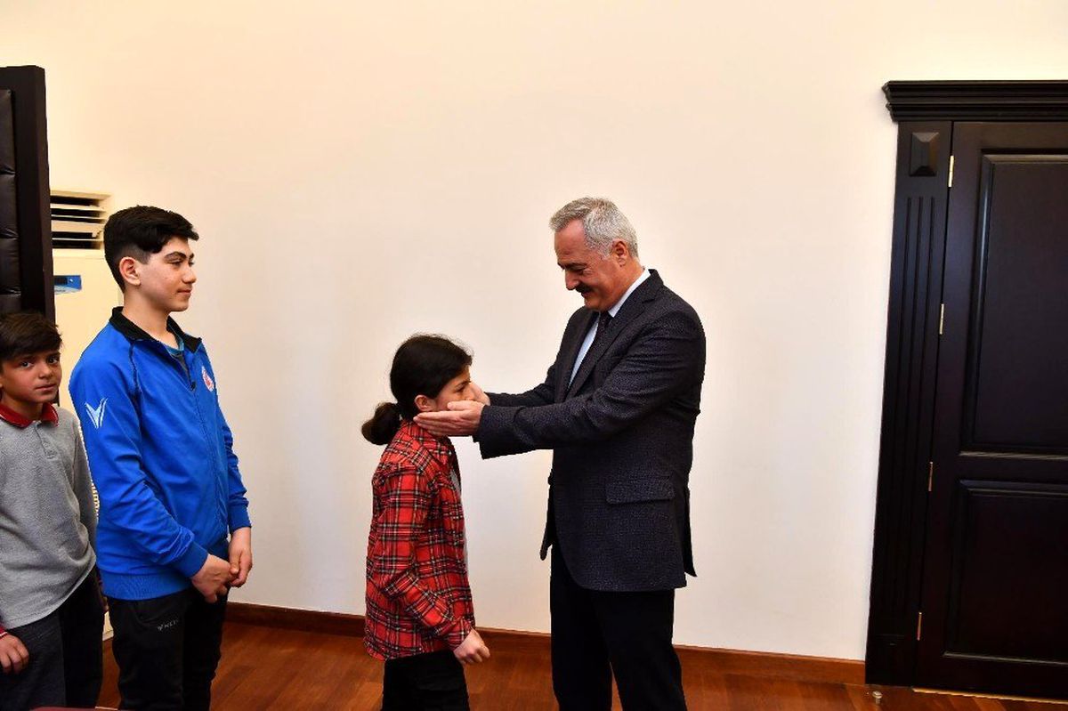 Isparta Valisi Seymenoğlu, şampyonları ağırladı