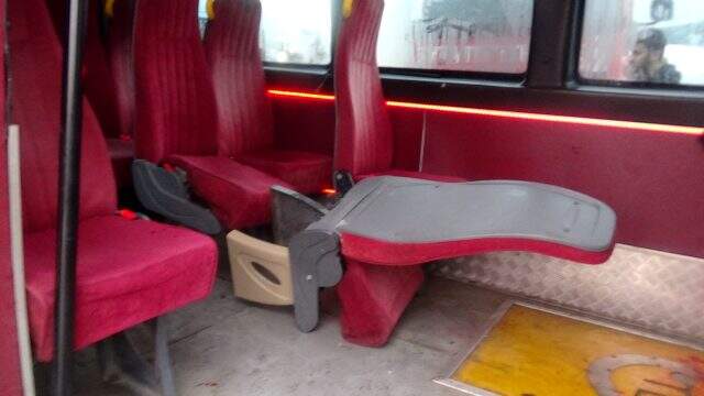 İstanbul Sancaktepe'de minibüs ve otomobil kafa kafaya çarpıştı