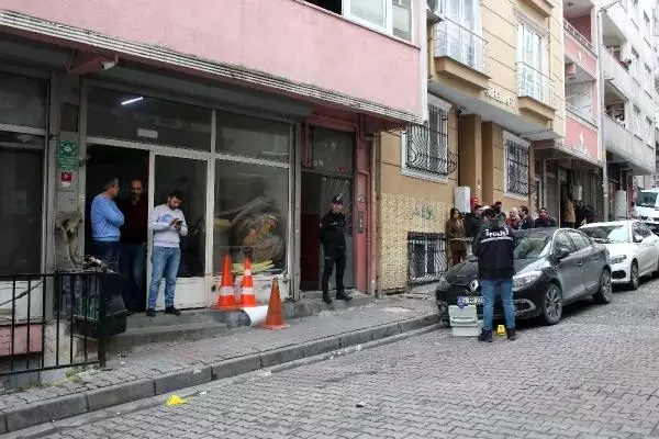 Cinnet getiren kişi, karısını, kızını ve esnaf komşusunu tabancayla vurdu.