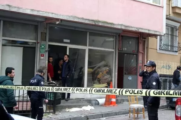 Cinnet getiren kişi, karısını, kızını ve esnaf komşusunu tabancayla vurdu.