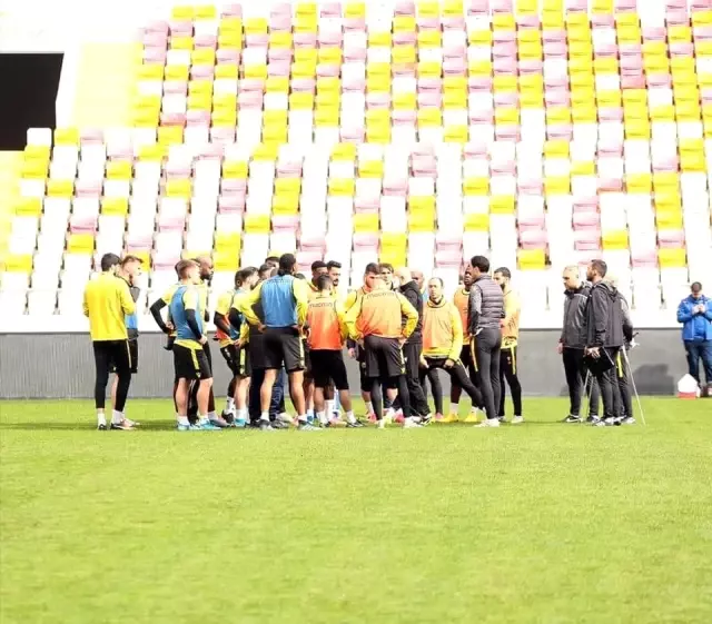 Karamanlı Yeni Malatyaspor'un hedefi 3 maçta en az 6 puan Karamanlı Yeni Malatyaspor'un hedefi 3 maçta en az 6 puan