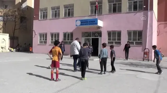 Mardin'deki öğrencilerden Mehmetçiğe destek Mardin'deki öğrencilerden Mehmetçiğe destek