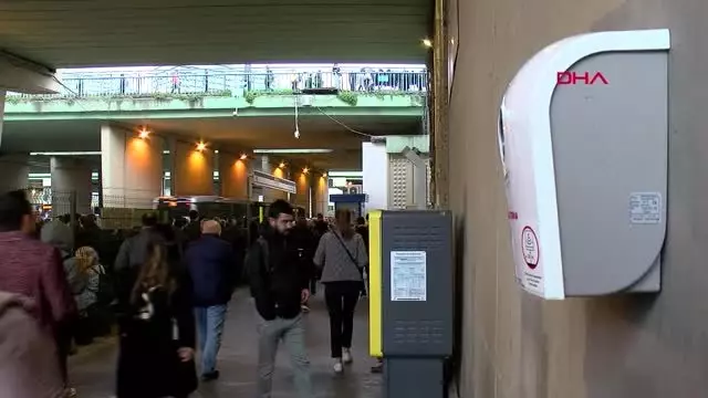 Metrobüs duraklarında ’virüs’ önlemi