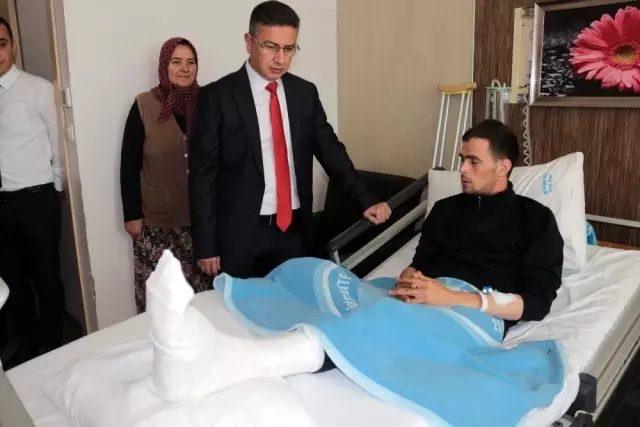 (Özel) İdlib gazisi Mustafa Aydoğan: 'Buradayım ama aklım silah arkadaşlarımda' (Özel) İdlib gazisi Mustafa Aydoğan: 'Buradayım ama aklım silah arkadaşlarımda'