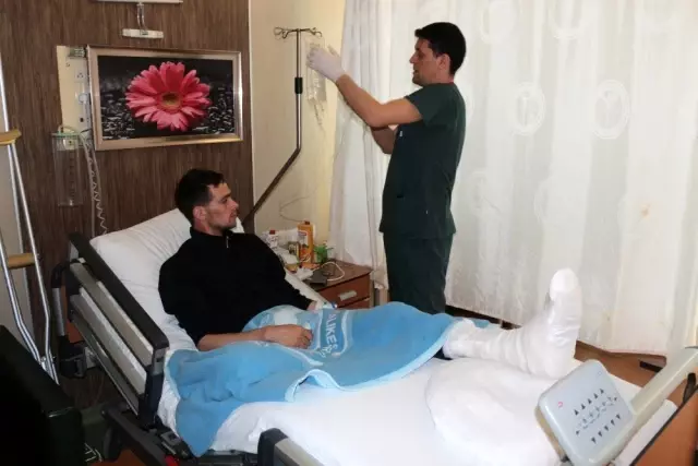 (Özel) İdlib gazisi Mustafa Aydoğan: 'Buradayım ama aklım silah arkadaşlarımda' (Özel) İdlib gazisi Mustafa Aydoğan: 'Buradayım ama aklım silah arkadaşlarımda'