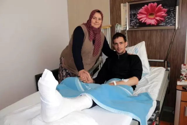 (Özel) İdlib gazisi Mustafa Aydoğan: 'Buradayım ama aklım silah arkadaşlarımda' (Özel) İdlib gazisi Mustafa Aydoğan: 'Buradayım ama aklım silah arkadaşlarımda'