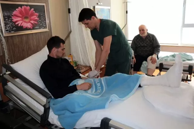 (Özel) İdlib gazisi Mustafa Aydoğan: 'Buradayım ama aklım silah arkadaşlarımda' (Özel) İdlib gazisi Mustafa Aydoğan: 'Buradayım ama aklım silah arkadaşlarımda'