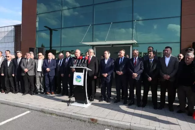 Sakarya Büyükşehir Belediye Başkanı Ekrem Yüce, Milletvekili Özkoç'u kınadı Sakarya Büyükşehir Belediye Başkanı Ekrem Yüce, Milletvekili Özkoç'u kınadı