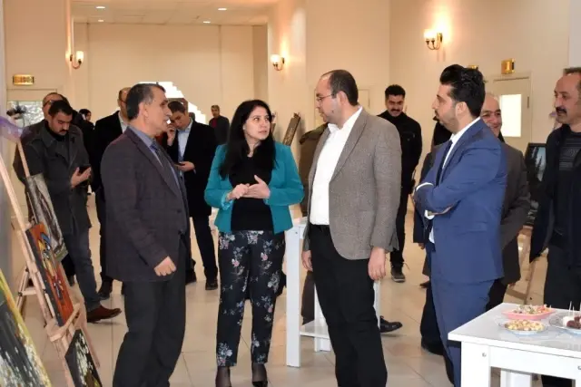Şiddet gören kadınlar anısına resim sergisi açtı Şiddet gören kadınlar anısına resim sergisi açtı